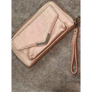 Beautiful URBAN EXPRESSIONS Tessi Wallet rose gold colored design, multiple comp